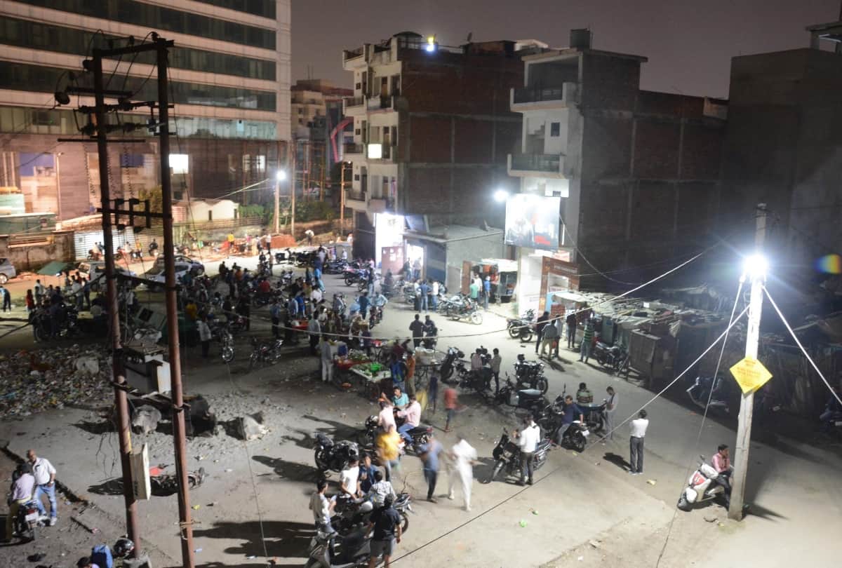 men are drinking wine on road in lucknow