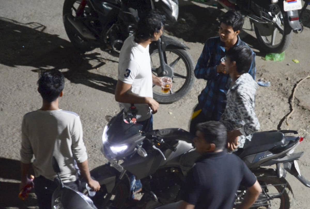 men are drinking wine on road in lucknow