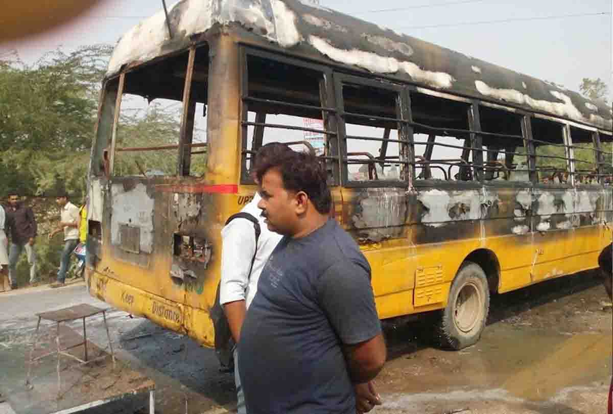 Fire in a nursing college bus in Kanpur