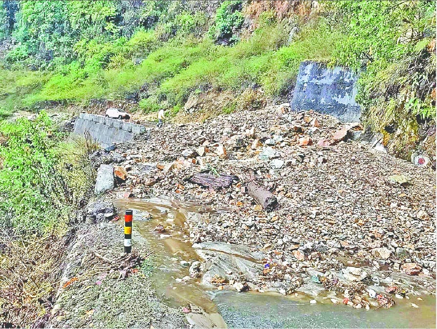 Pilgrims stuck on Gangotri Highway blocked after landslide