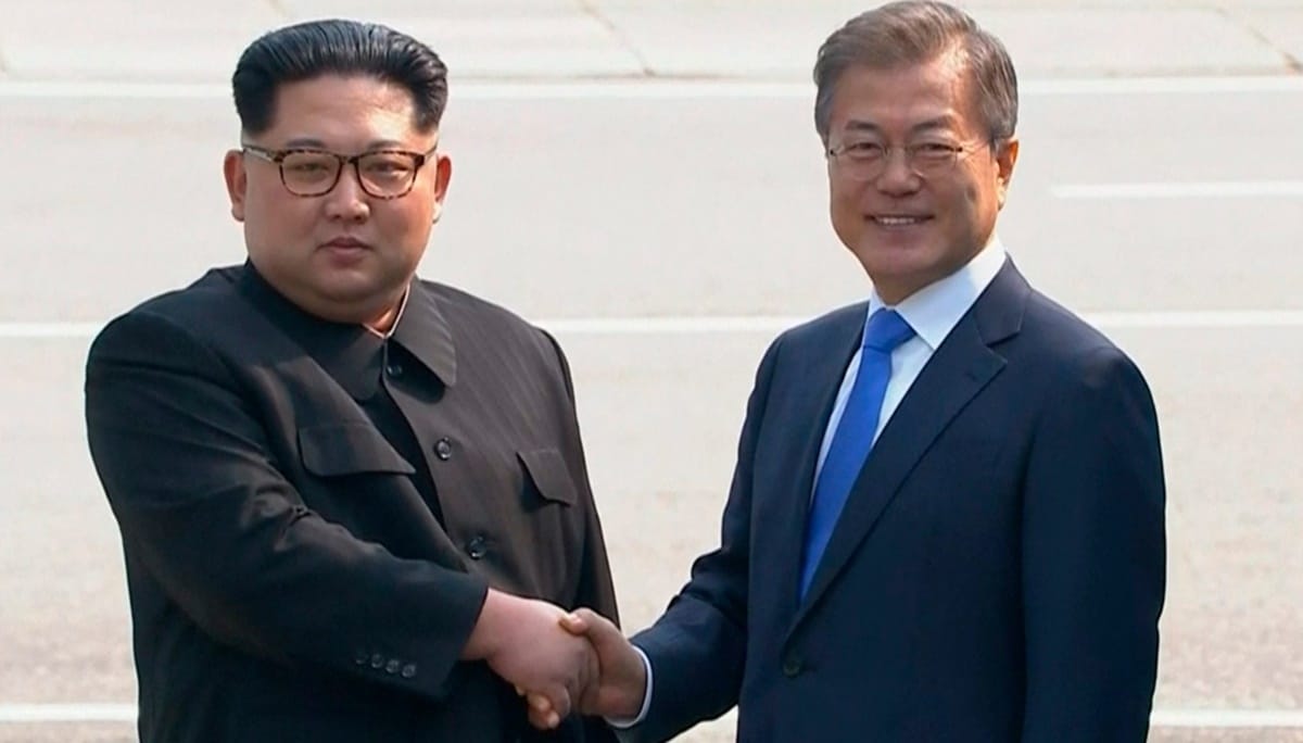 North Korea Kim meets with South Moon at border area