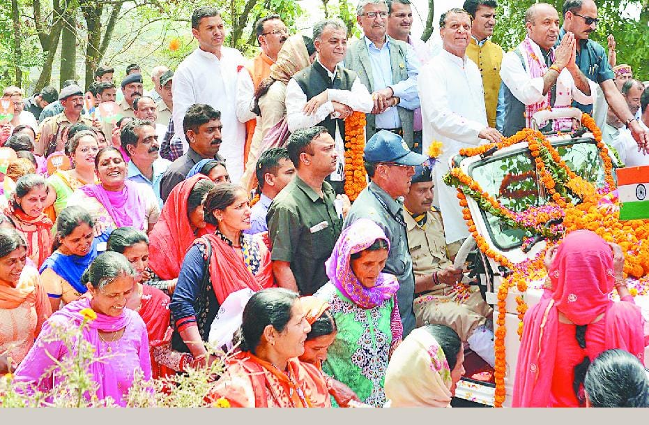 आईपीएच मंत्री के गढ़ में सीएम का खुली जीप में शक्ति प्रदर्शन