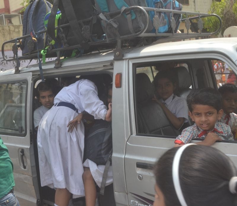 खतरे में लाडलों की जान, जिम्मेदार हैं अनजान
