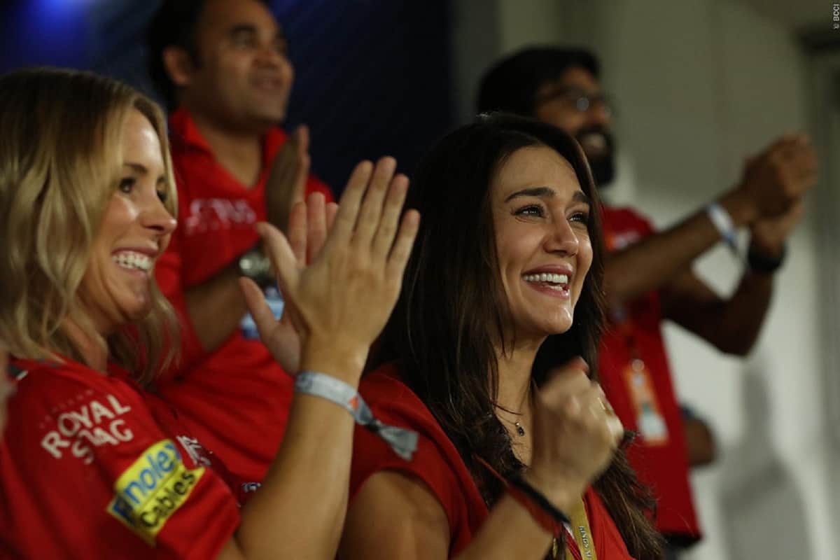 preity zinta best photos during kxip vs srh match in ipl 2018