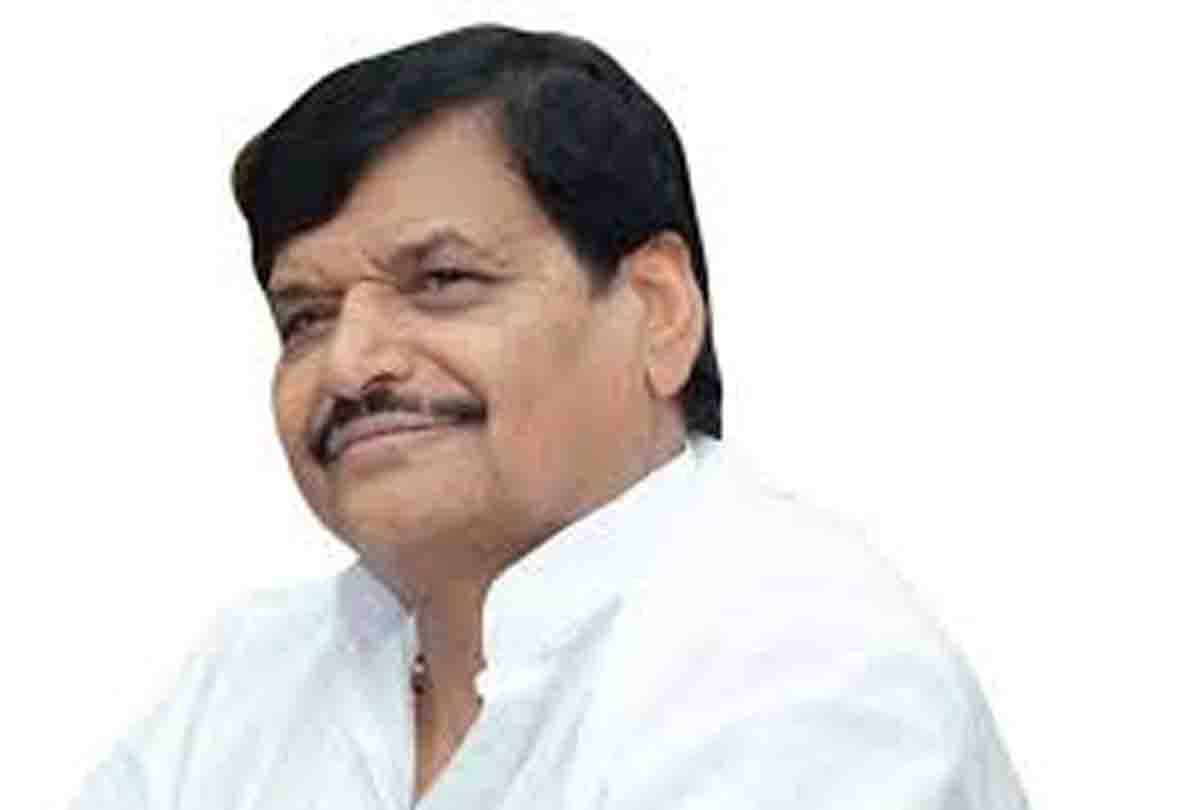 shivpal singh yadav meets mulayam singh yadav.