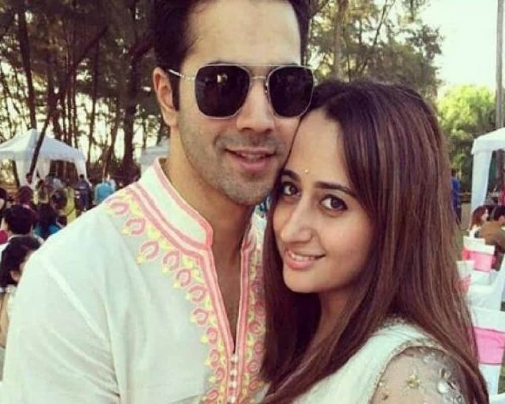 Varun Dhawan and his girlfriend Natasha Dalal back to mumbai