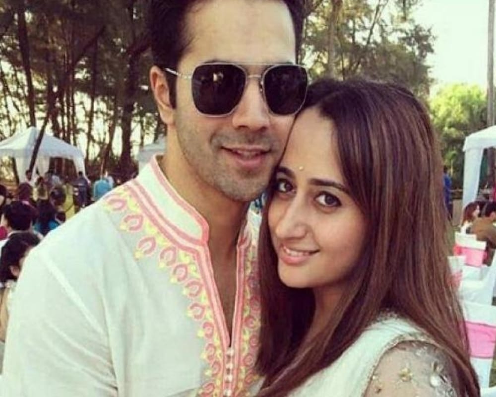 Varun Dhawan and his girlfriend Natasha Dalal back to mumbai
