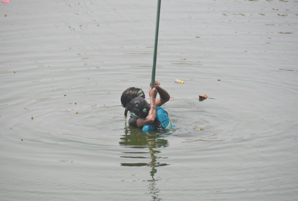 girl jumped in gomti river to commit suicide