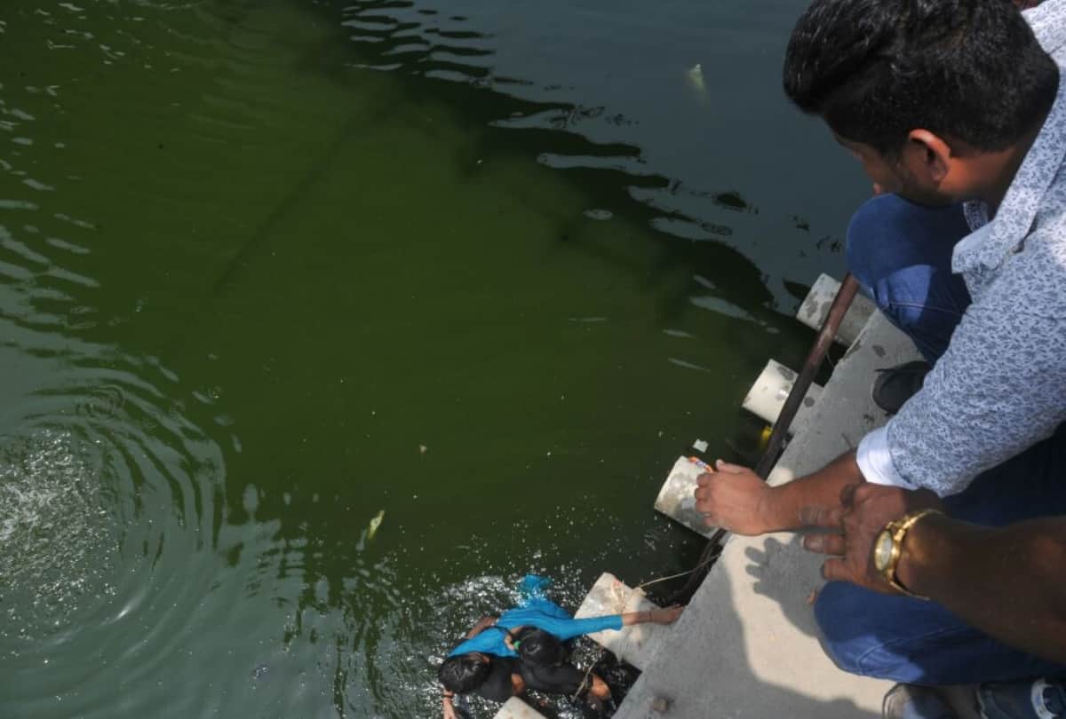 girl jumped in gomti river to commit suicide