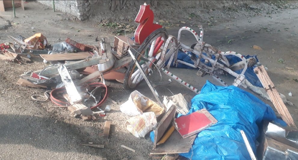 truck hits Baggi, two dies