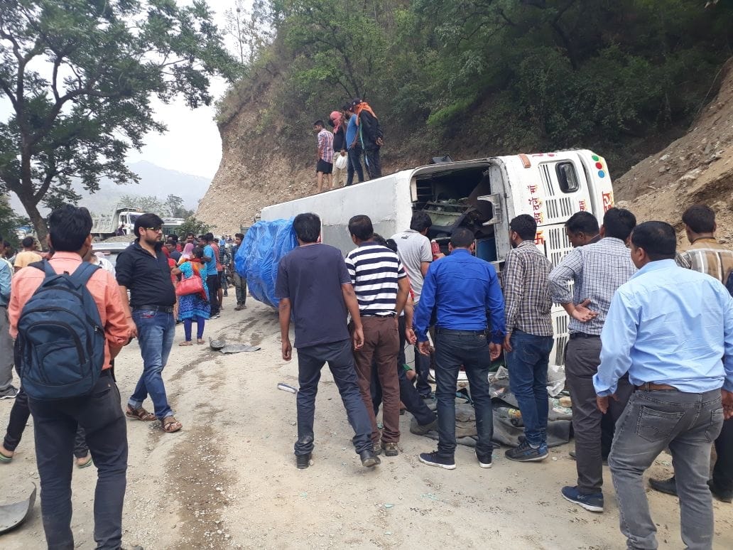 bus overturned in gangotri 