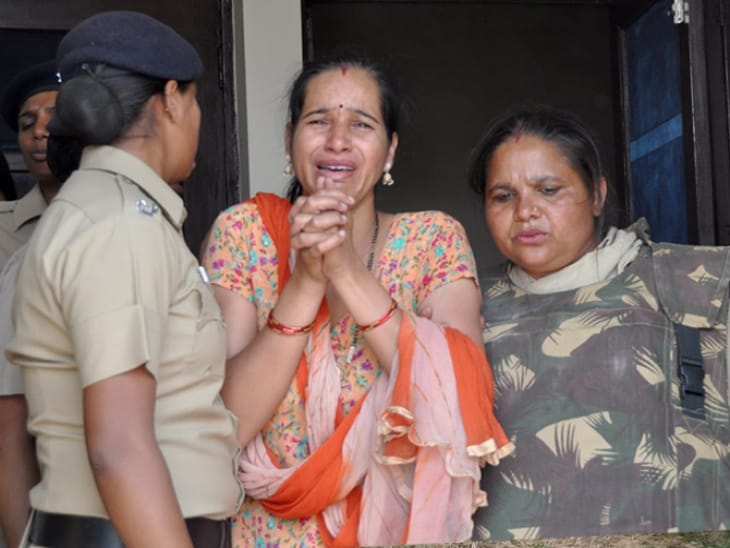 encroachment, chandigarh estate office drive on khuddaalisher colony