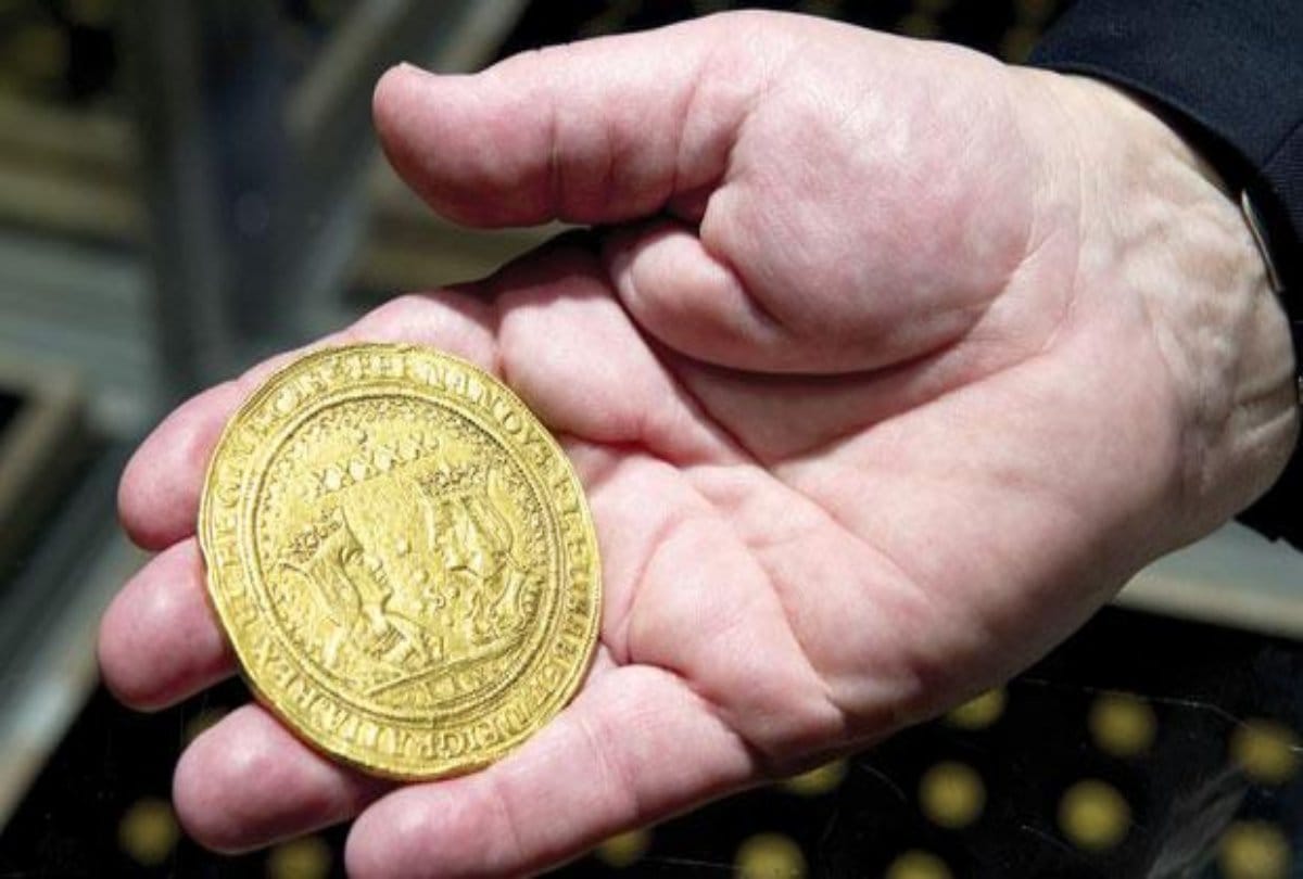 Man become millionaire with a rare gold coin in america 