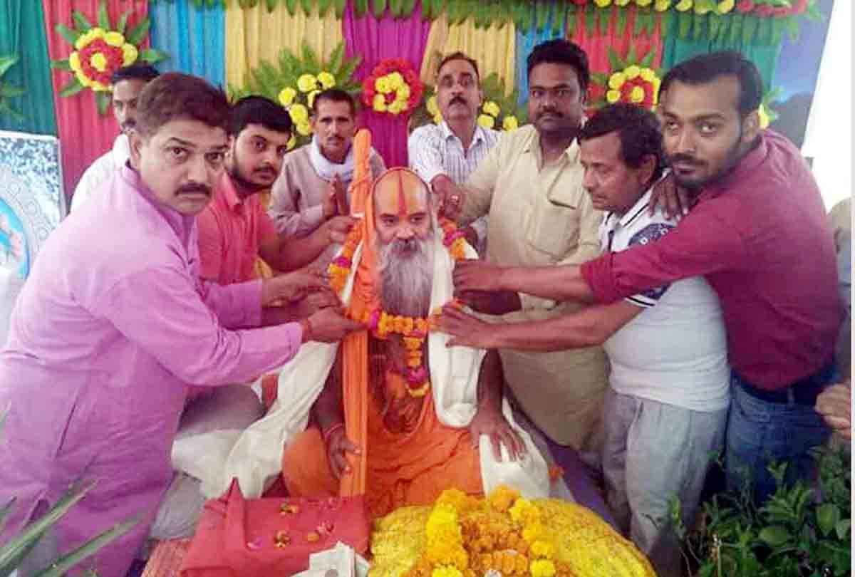 Jagadguru Ramanandacharya said that country is ashamed by hypocrites like Asaram