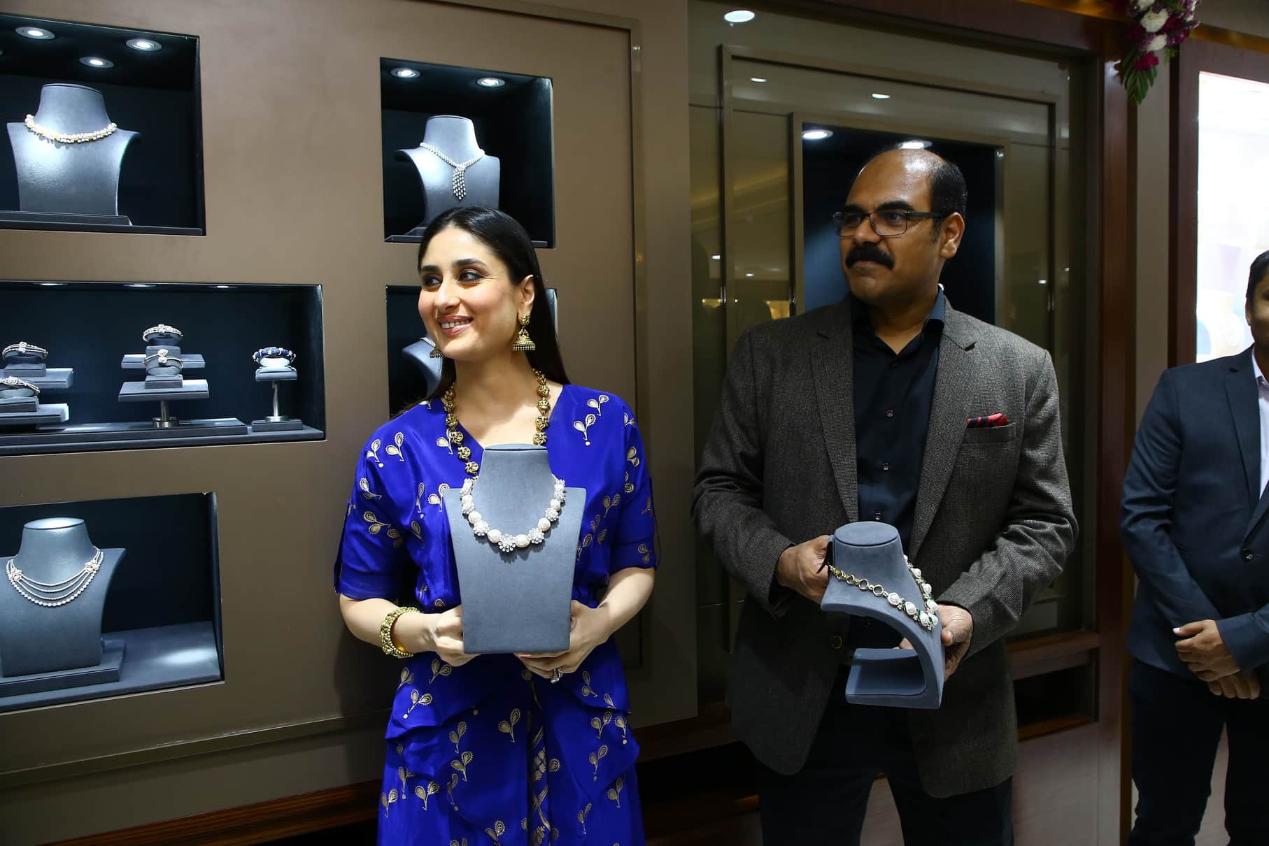 Every girl who wants to adopt this look of Kareena in the weddings season, 