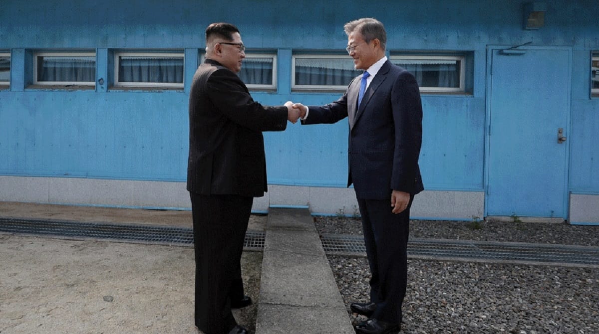  Kim Jong un makes history by meeting with South Korea president