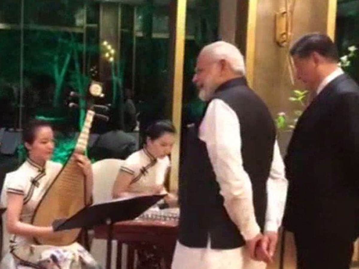 China Visit: Modi and Jinping take a walk along East Lake in Wuhan