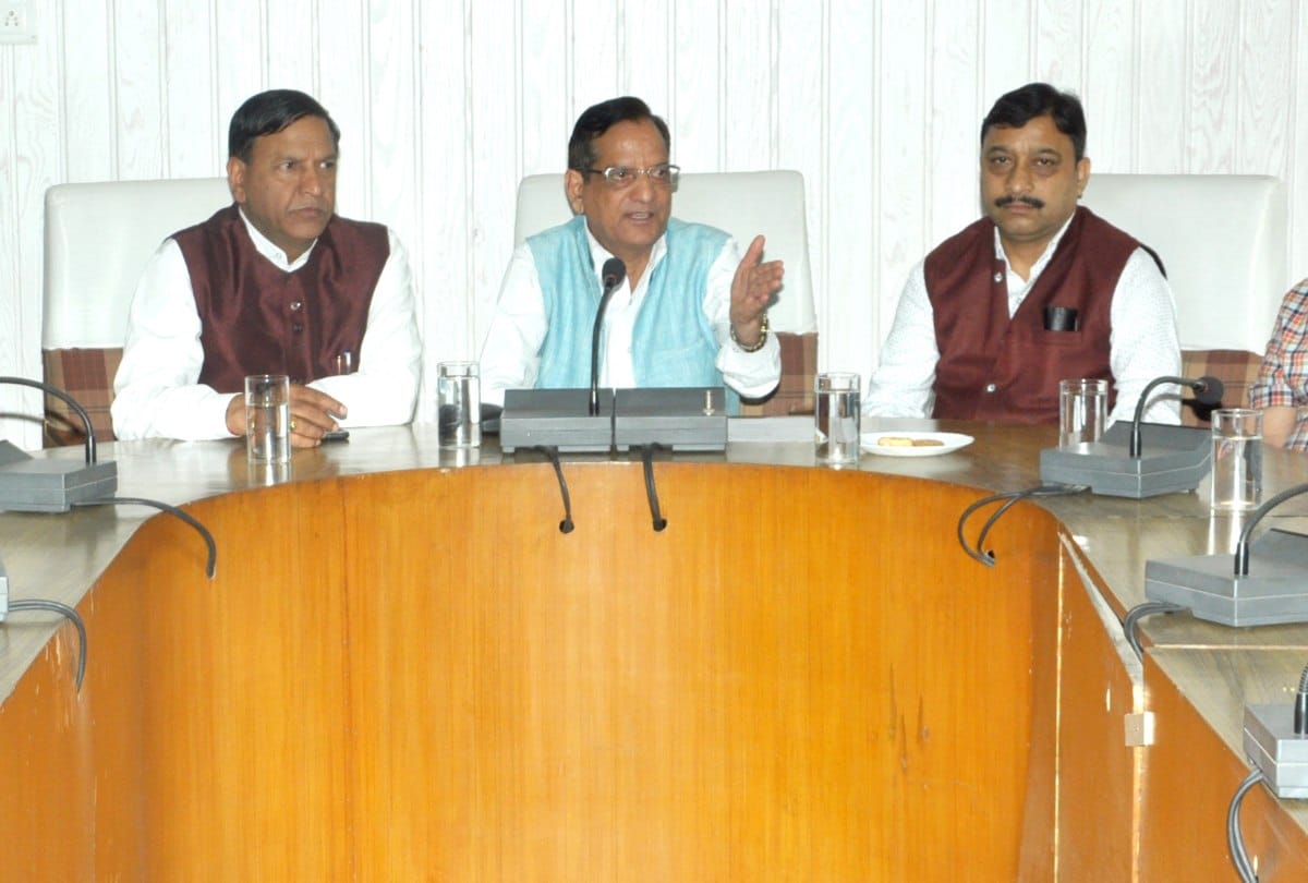 cashless ration dipo soon: minister kishan kapoor