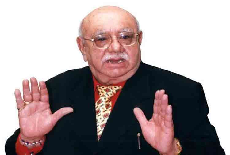 bollywood famous astrologer bejan daruwalla gets brain stroke photos from icu get viral