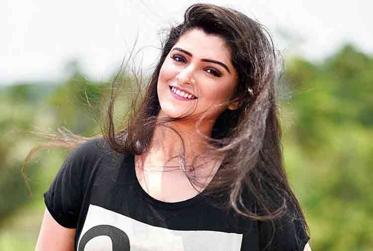 actress sweta bhattacharya say no to short dresses and suhagrat scene producers   take te step