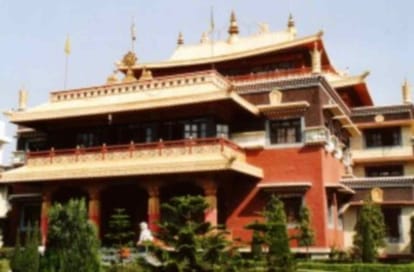 Buddhist worship of lord buddha bone residue in sri lanka