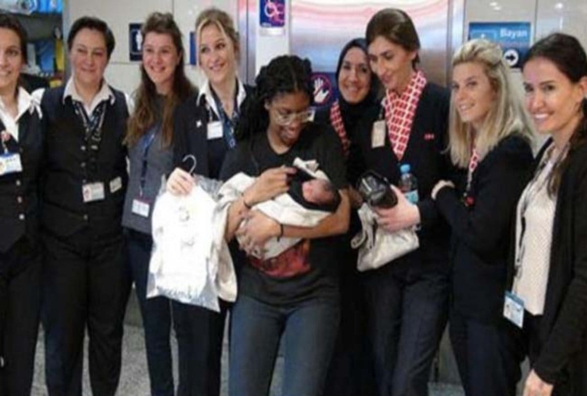 Woman delivers baby alone in a hotel room at foreign country 