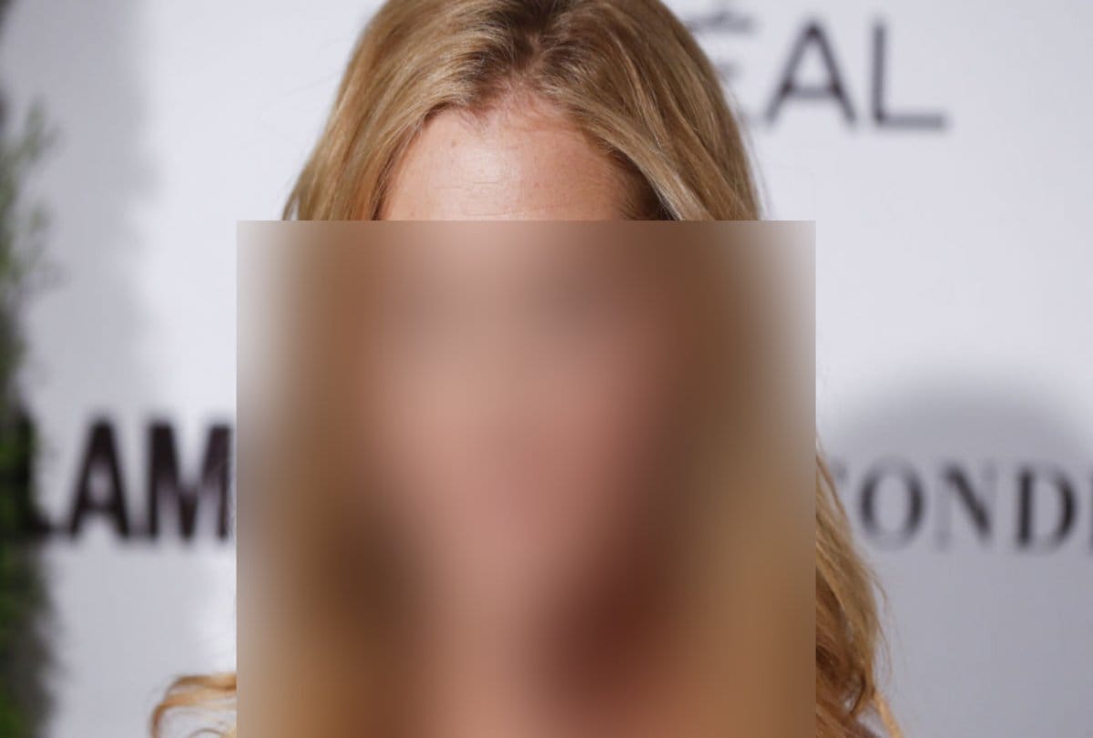 US comedian Amy Schumer says that she lost her virginity through rape 