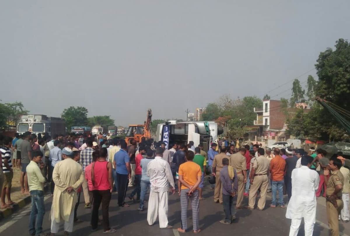 bus met with an accident in faizabad