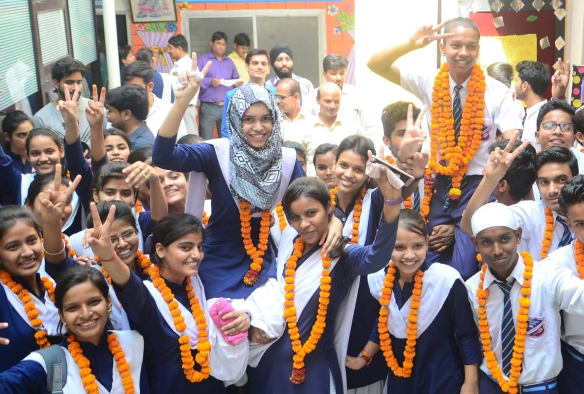 up board result celebration in lucknow 