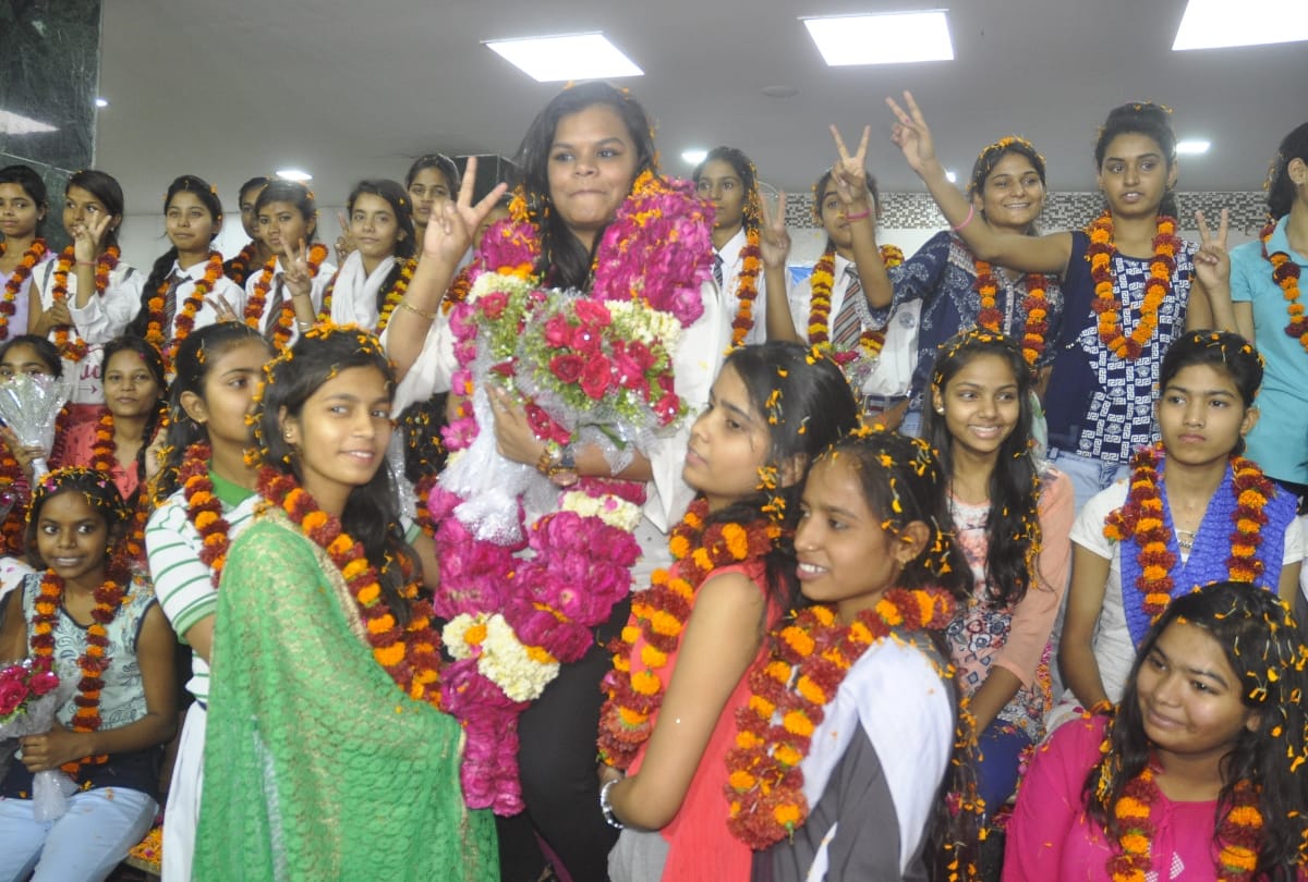 up board result celebration in lucknow 