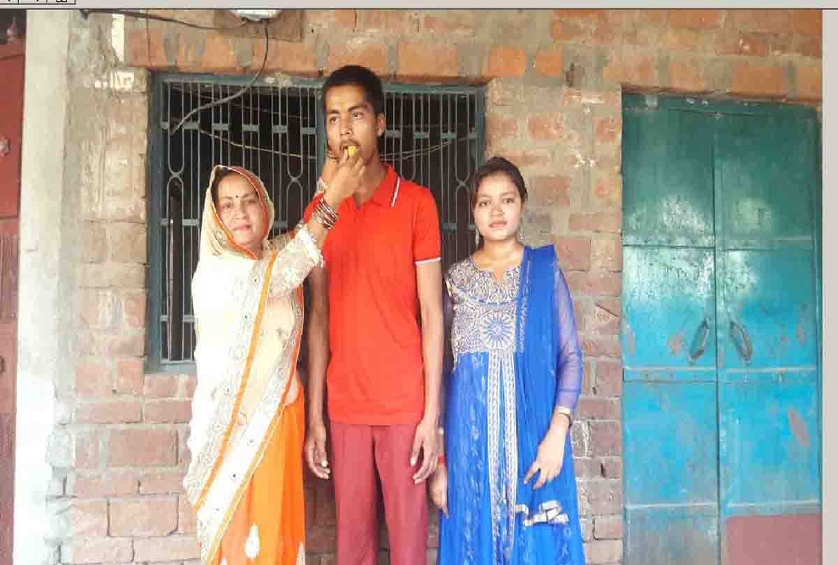 Abhijeet Singh Kushwaha at eighth position in UP board result 