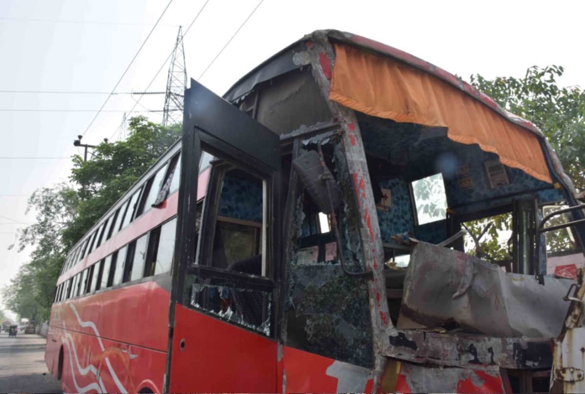 two buses collided in noida, 2 people dead