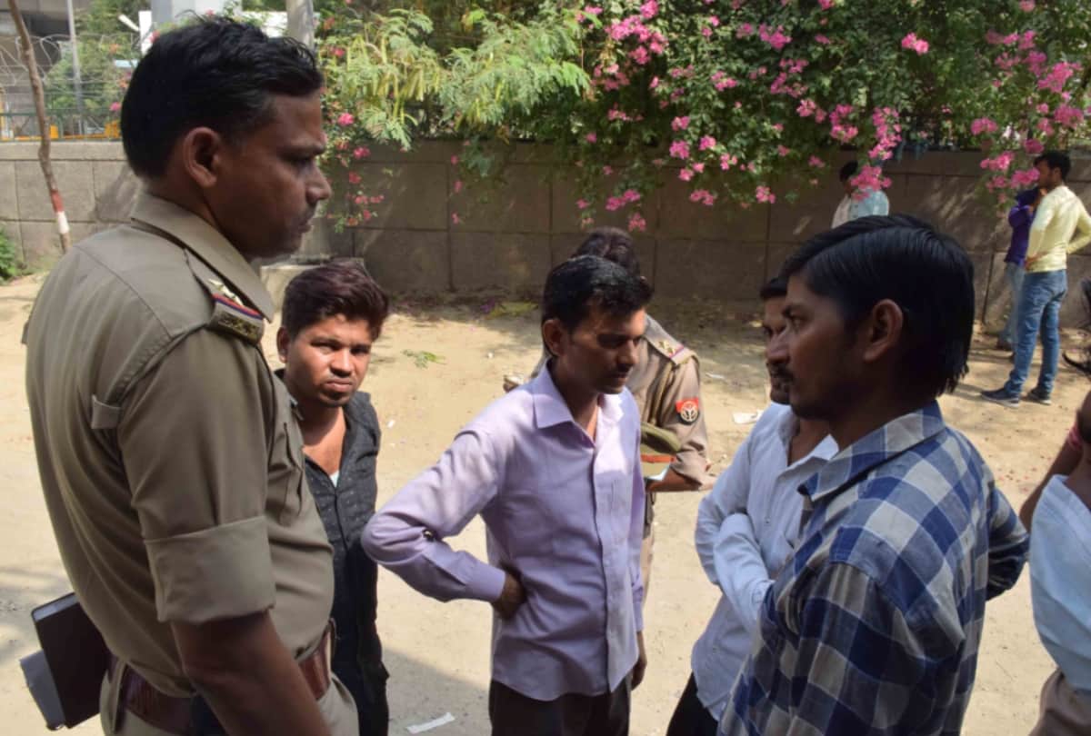 two buses collided in noida, 2 people dead