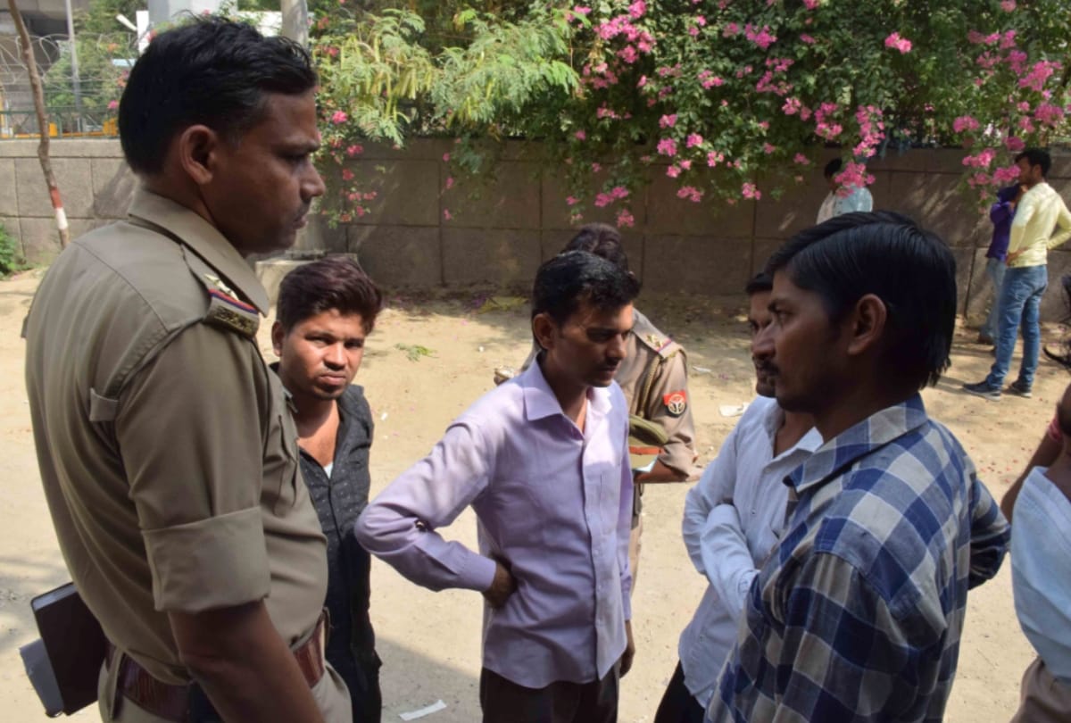 two buses collided in noida, 2 people dead