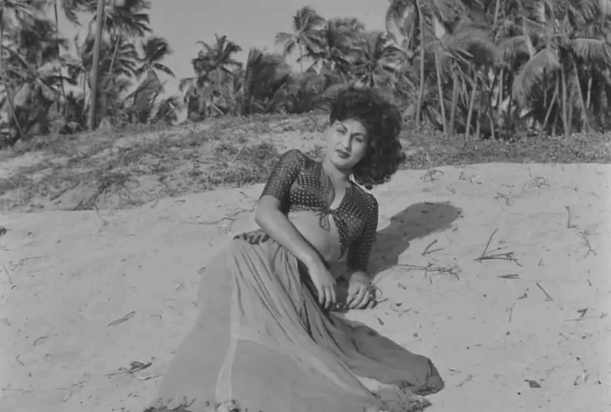 begum para 50's bold photoshoot gone viral