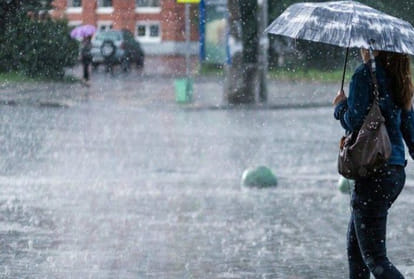 Weather change in 12 hours chances of storm-rain from cyclone system
