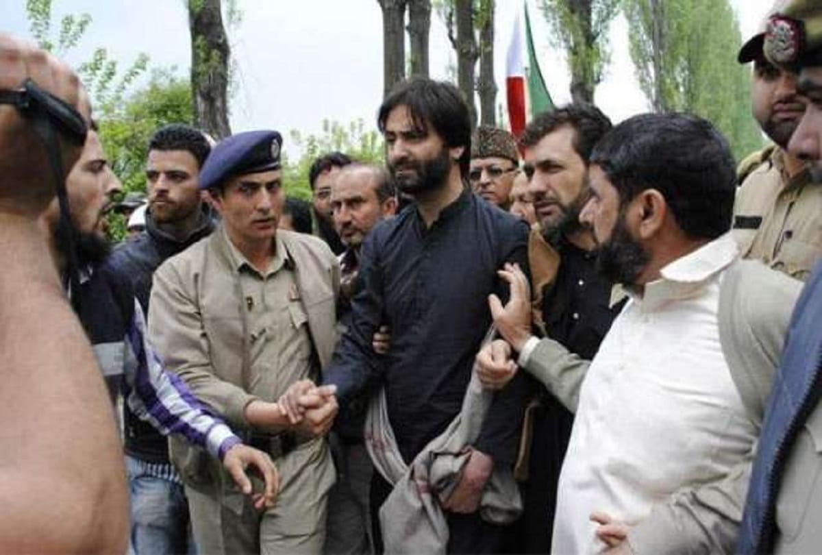 JKLF chief Yasin Malik beaten by JAMMU police after being misbehave