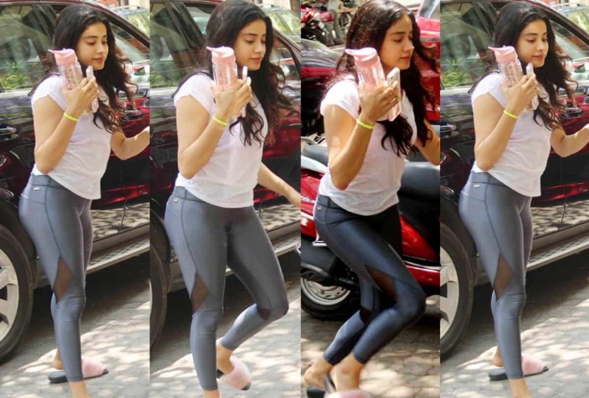 Janhvi Kapoor spotted with her friend at a restaurant in Bandra