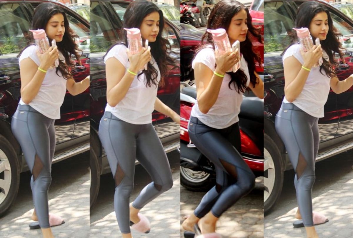 Janhvi Kapoor spotted with her friend at a restaurant in Bandra