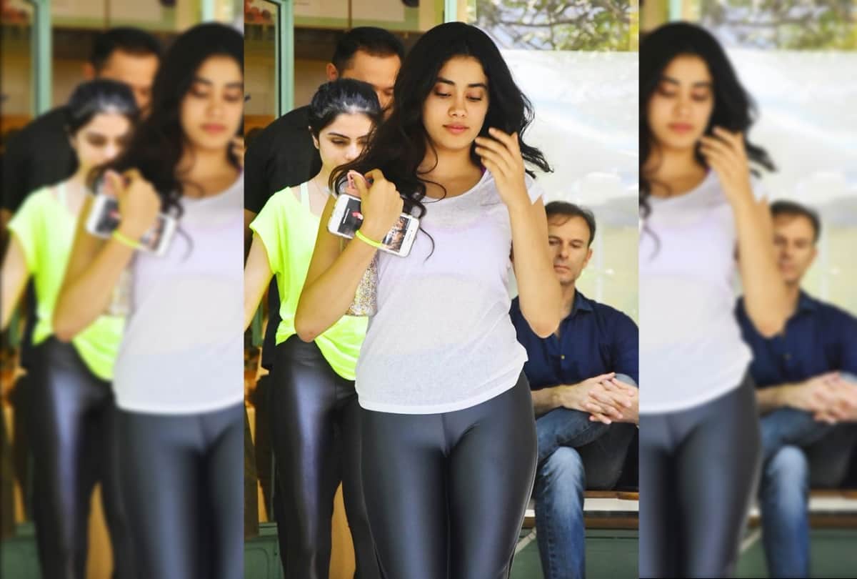 Janhvi Kapoor spotted with her friend at a restaurant in Bandra