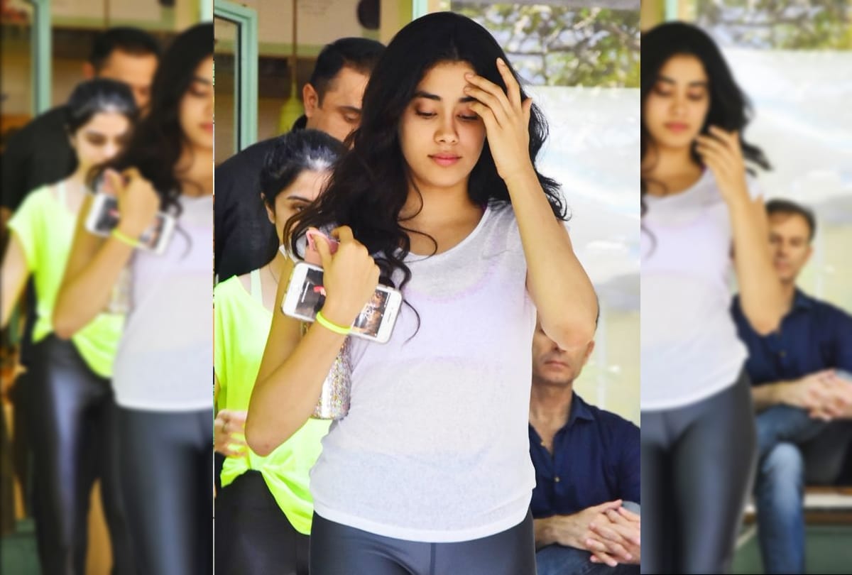 Janhvi Kapoor spotted with her friend at a restaurant in Bandra