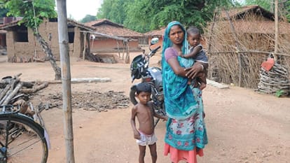 pathalgadi movement increasing day bey day in chhattisgarh, officials were mortgage by tribals 