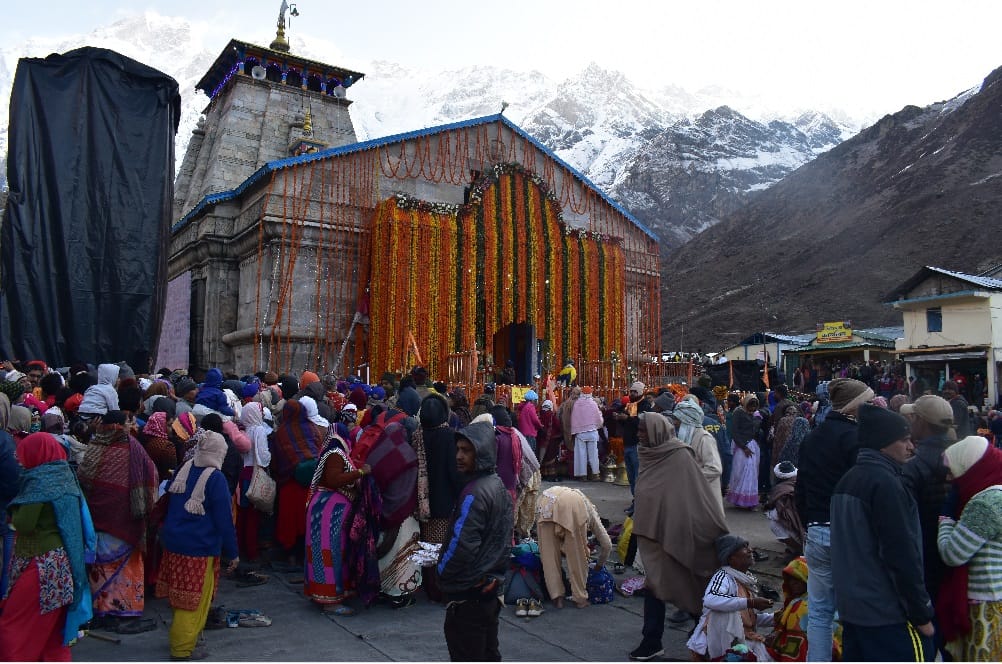 Disabled pilgrims go to kedarnath with artificial leg