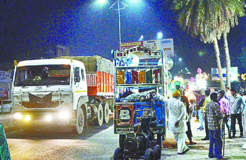 jabardast saaye se dhimmi sheher ki raftaar