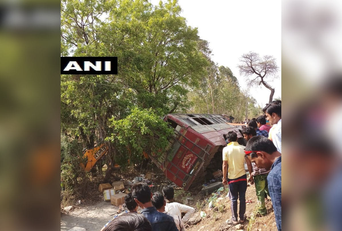 nine dead and many injured in bus accident in madhya pradesh