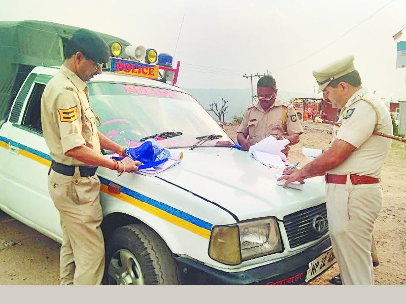 नाबालिग वाहन चलाते पकड़े तो अभिभावकों पर होगी कार्रवाई : डीएसपी