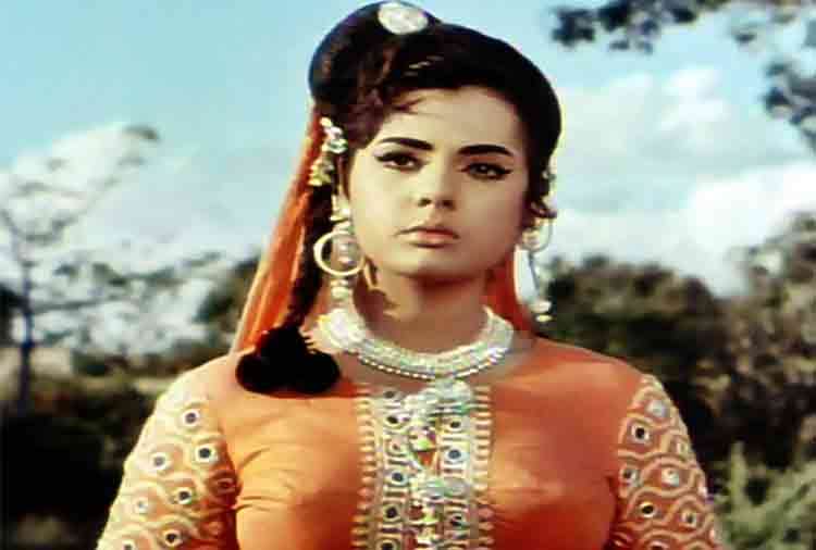 mumtaz death roumours younger daughter statement with sharing of photos and video