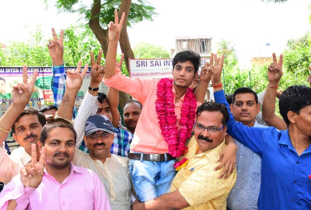 akash maurya becomes topper of uttar pradesh.