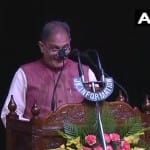 शपथ ग्रहण करते कविंद्र गुप्ता