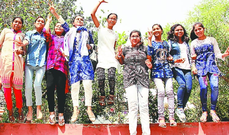 Splendor in High School, Diyantush Topper in Intermediate